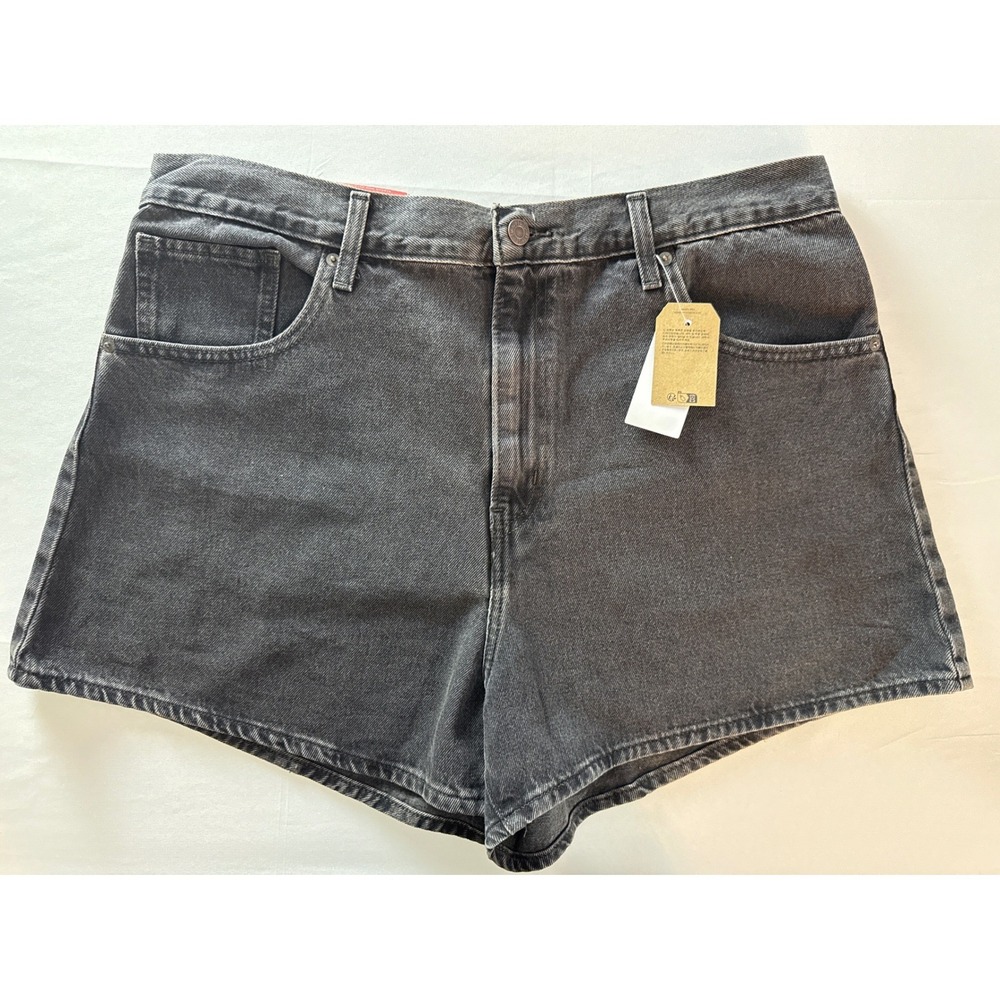Levi's Womens 34 High Waisted Mom Shorts Washed Black Denim NWT A19650048